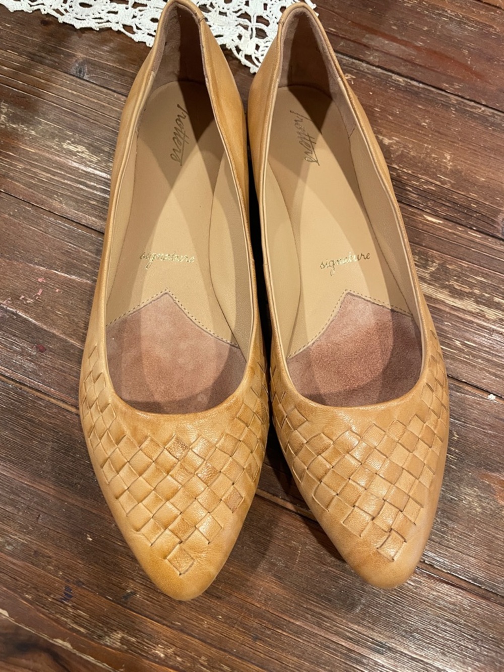 Trotters Estee Woven leather flats size 11